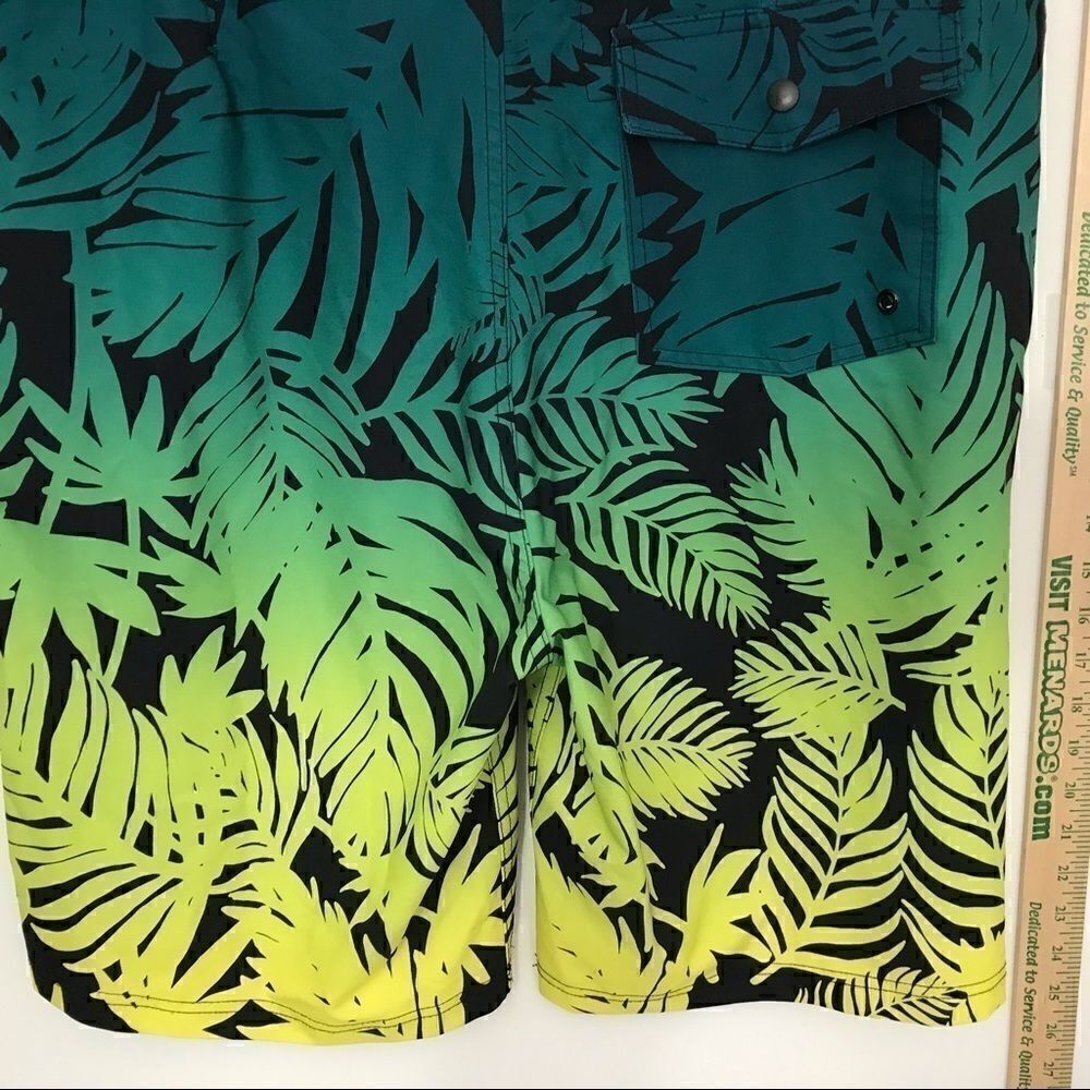 Old Navy California Size 38 Board Shorts! - Picture 4 of 13